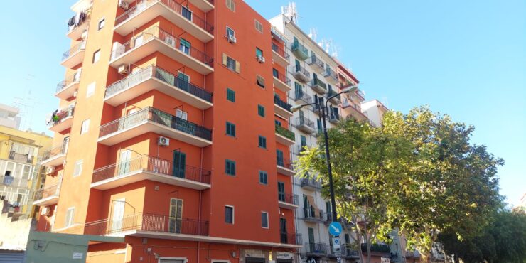 Rif.112 Monolocale piano alto con ascensore, soluzione per BB – Via Aristosseno, Taranto