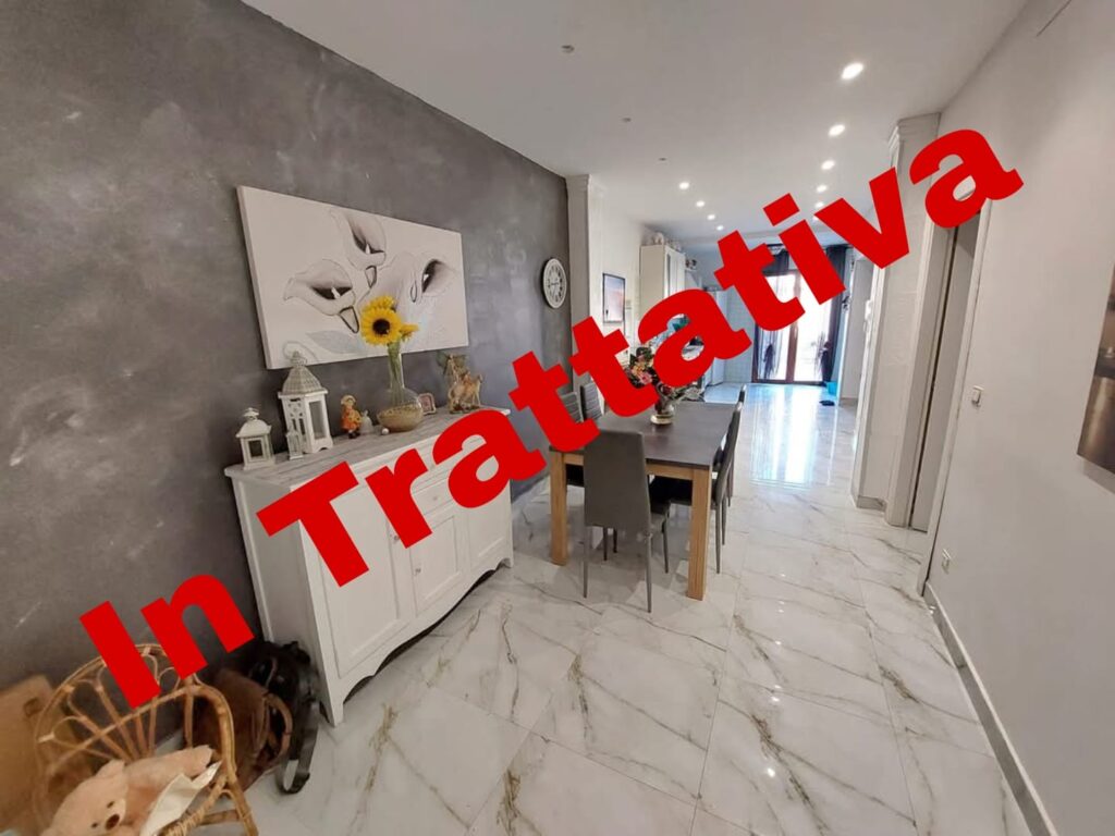 Rif.123 Ampio appartamento con cortile di proprietà, Pulsano (Ta) Rif.123 Ampio appartamento con cortile di proprietà, Pulsano (Ta)