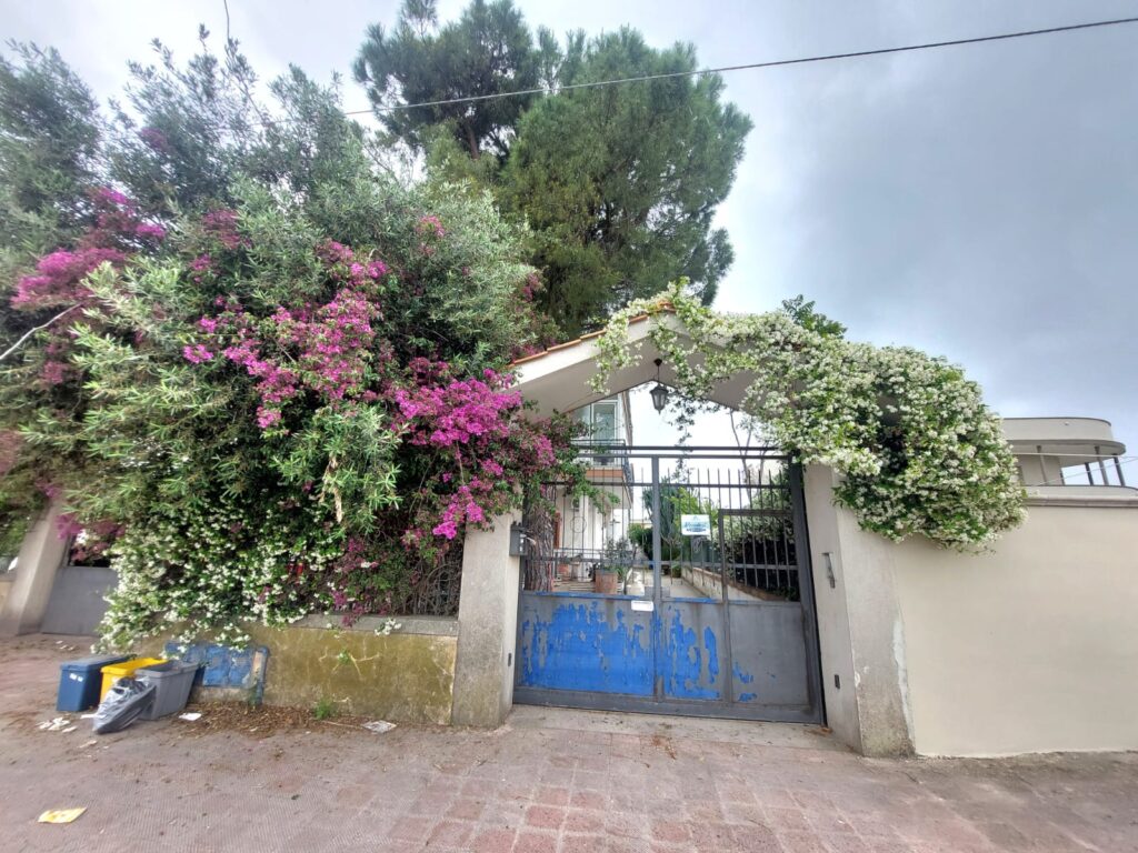Rif.128 Luminoso appartamento con ampi spazi esterni, Via Vizzarro San Vito, Taranto Rif.128 Luminoso appartamento con ampi spazi esterni, Via Vizzarro San Vito, Taranto
