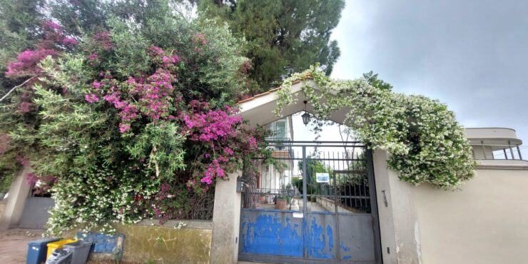 Rif.128 Luminoso appartamento con ampi spazi esterni, Via Vizzarro San Vito, Taranto